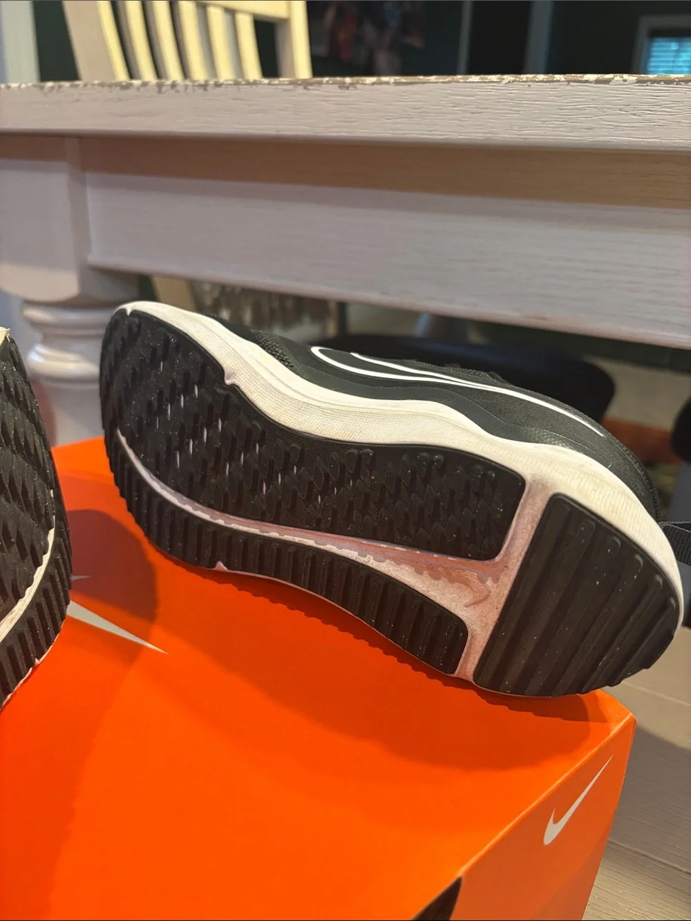 EUC Nike Cosmic Runner Sneakers (GS) Size 4.5 Y - Picture 9 of 11